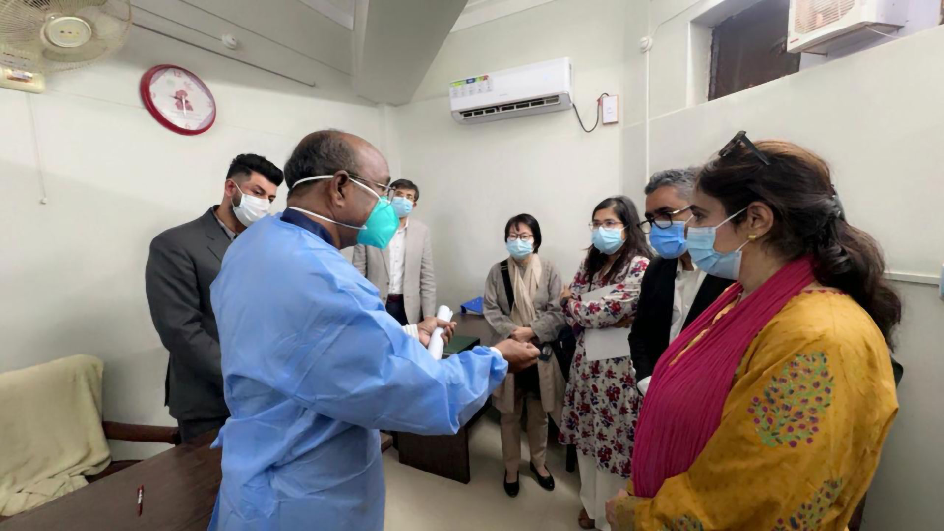 Experts from WHO and the Government of Pakistan in a medical facility during a mission to assess the status of tuberculosis in the country in December 2025. Photo credit: WHO
