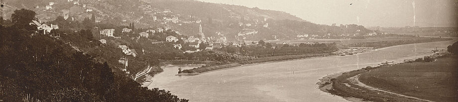 Link zur Pressemitteilung der SLUB Blick vom Schloss Eckberg auf Loschwitz mit Kirche und Hafen, um 1880, Foto von August Kotzsch
